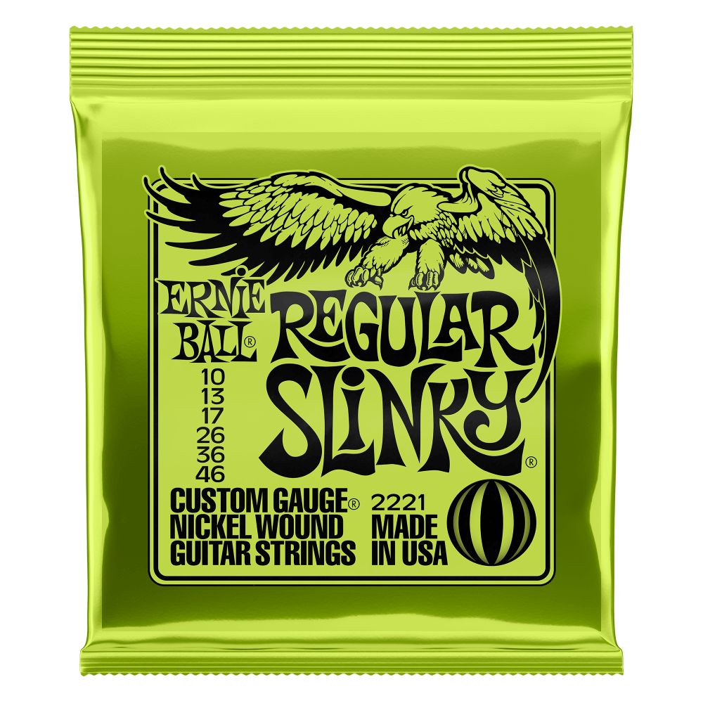 Un set de cuerdas de guitarra eléctrica Ernie Ball Regular Slinky calibres 10 a 46.
